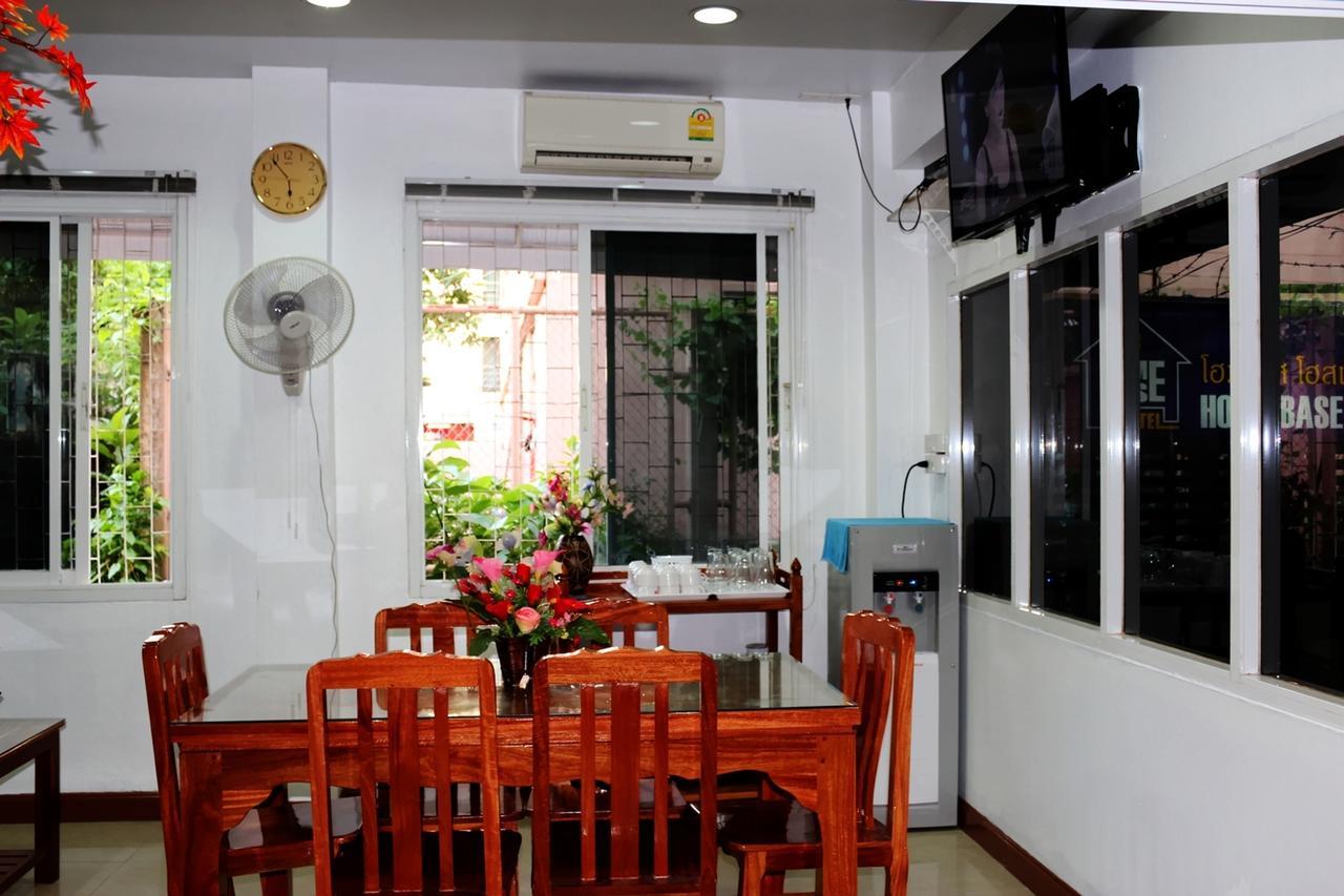 Home Base Hostel (Adults Only) Bangkok Exterior photo