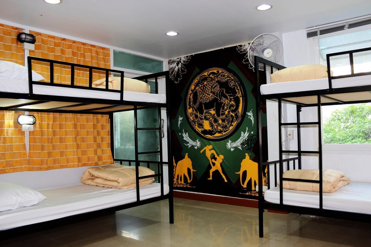 Home Base Hostel (Adults Only) Bangkok Exterior photo