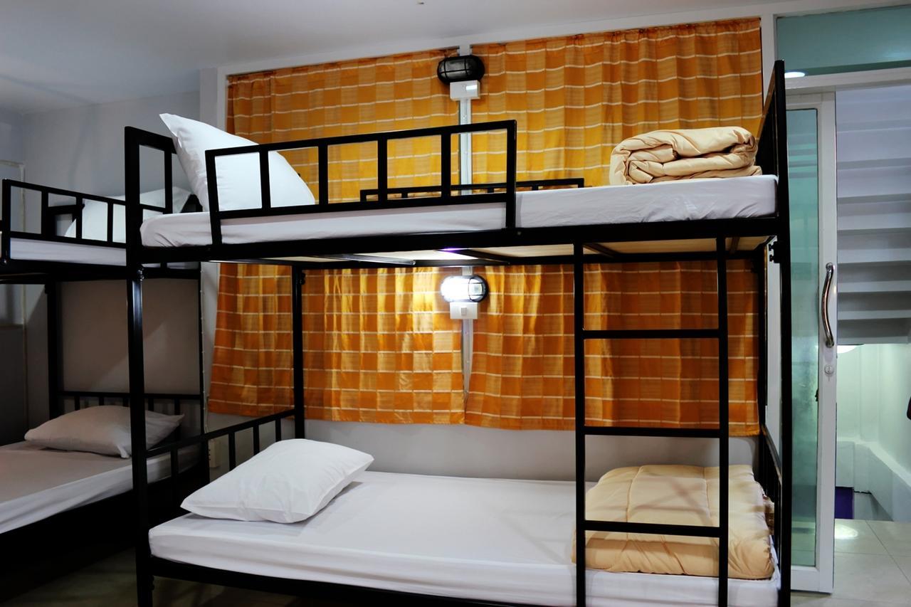 Home Base Hostel (Adults Only) Bangkok Exterior photo
