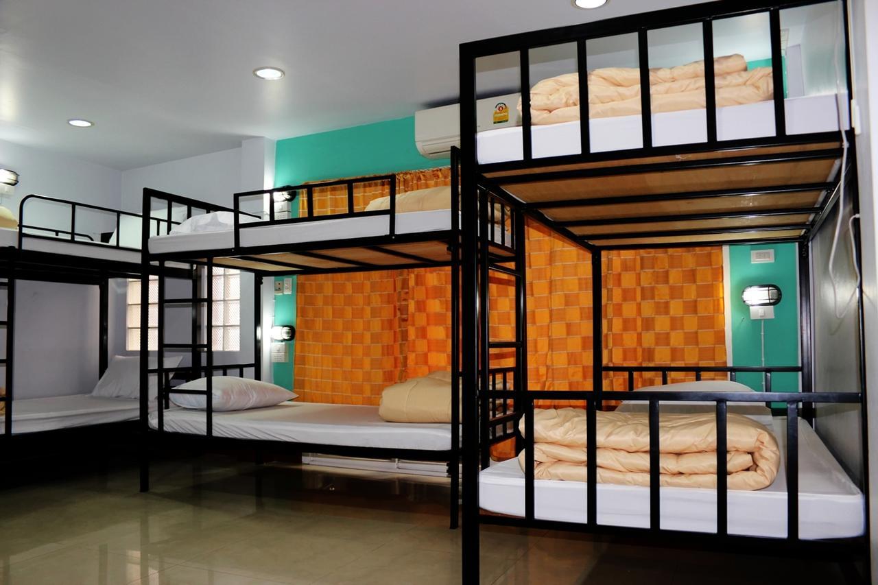 Home Base Hostel (Adults Only) Bangkok Exterior photo