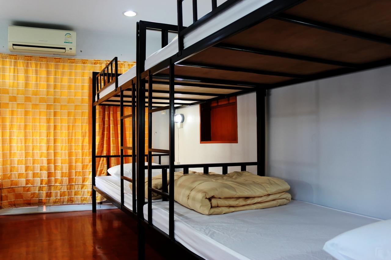 Home Base Hostel (Adults Only) Bangkok Exterior photo