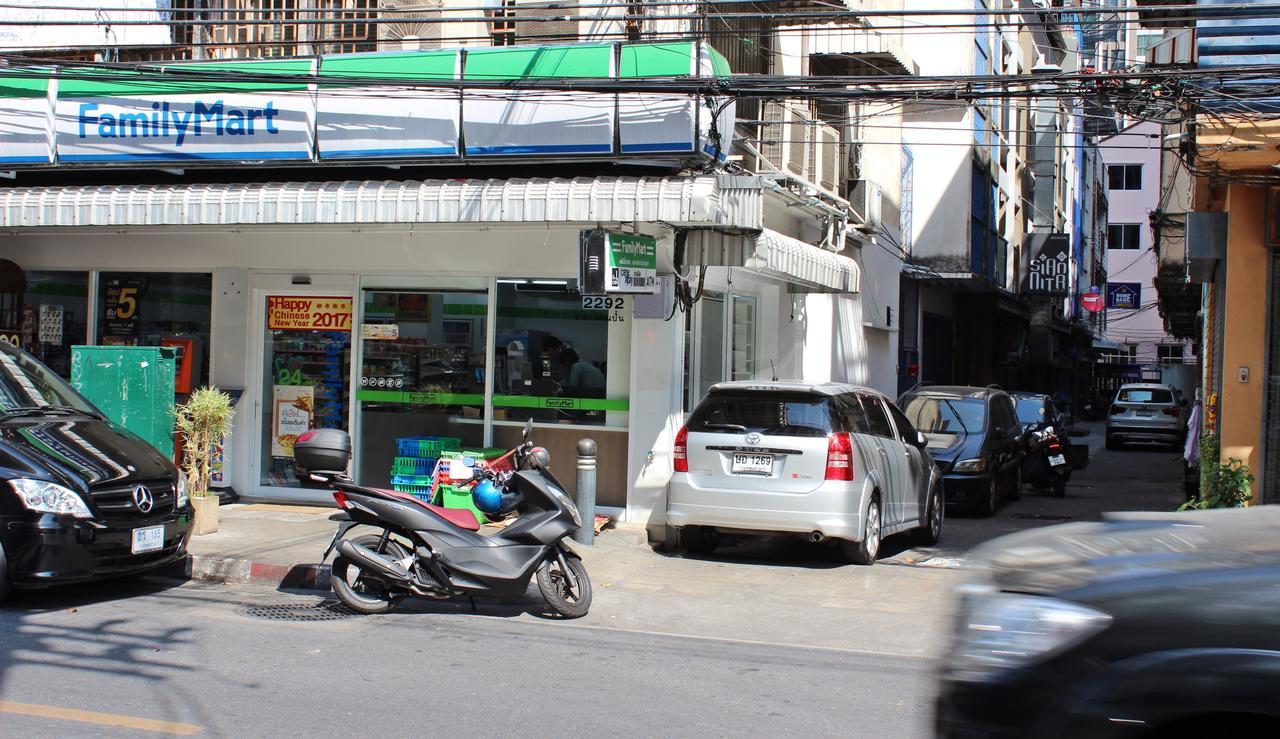 Home Base Hostel (Adults Only) Bangkok Exterior photo