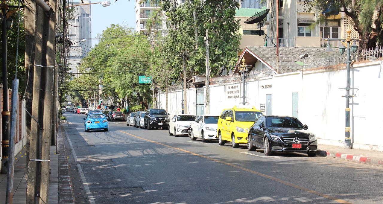 Home Base Hostel (Adults Only) Bangkok Exterior photo