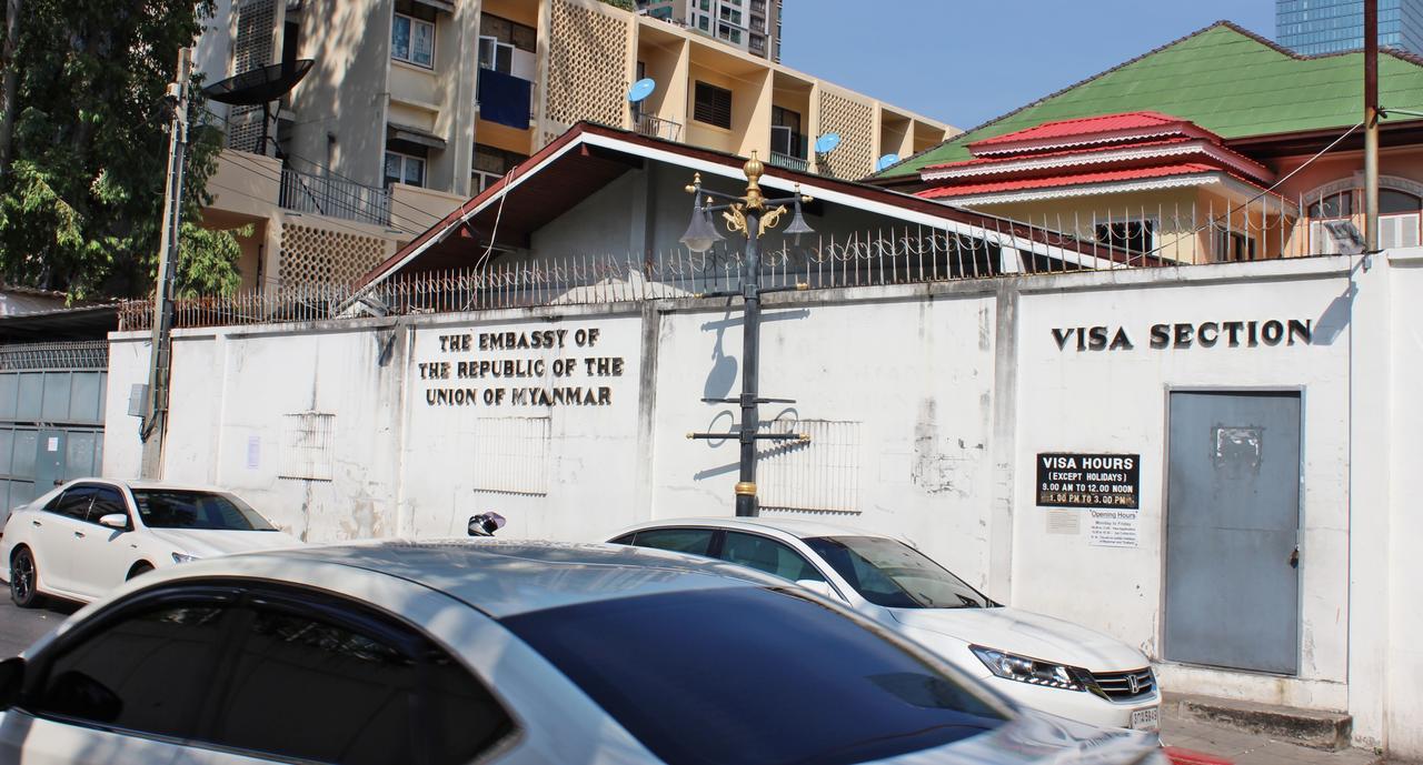 Home Base Hostel (Adults Only) Bangkok Exterior photo