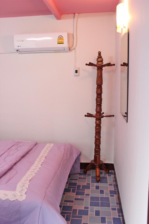 Home Base Hostel (Adults Only) Bangkok Exterior photo