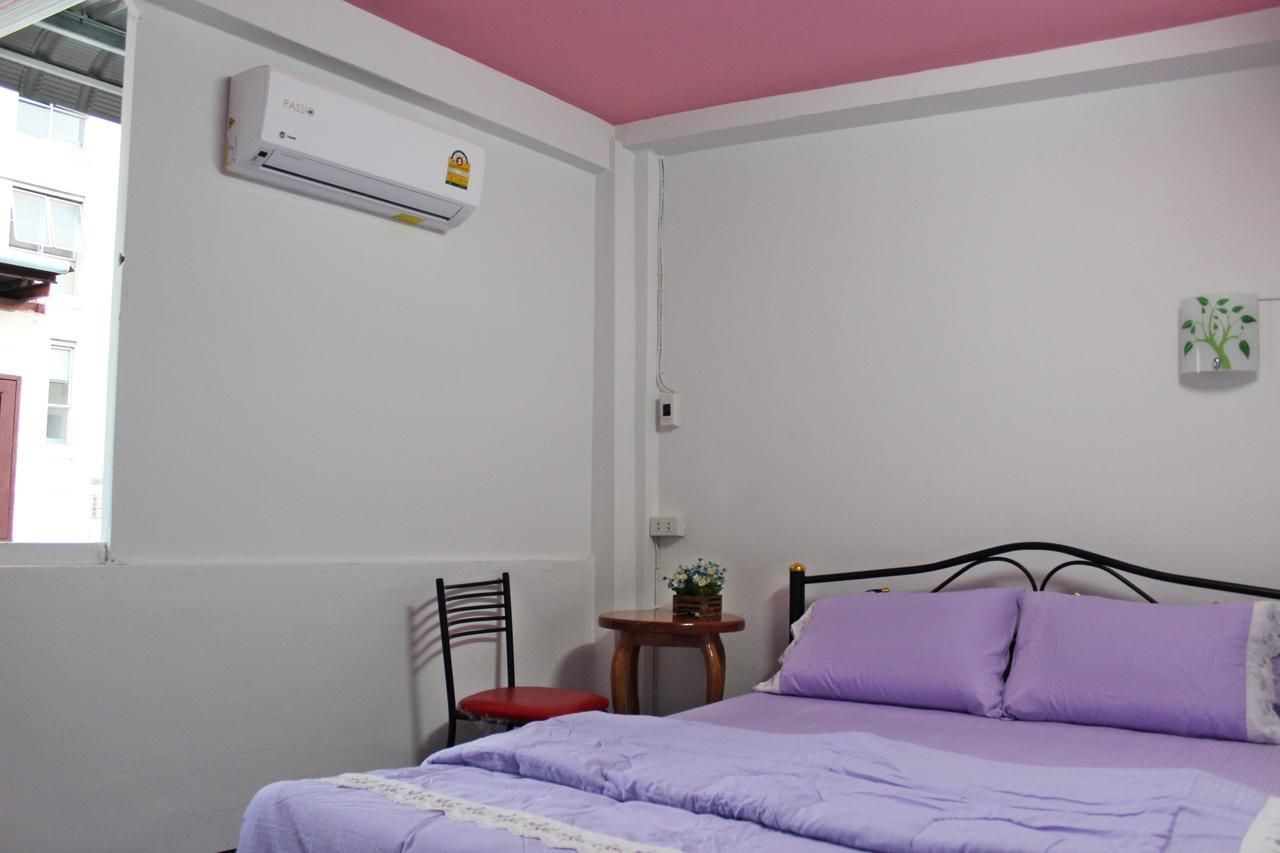 Home Base Hostel (Adults Only) Bangkok Exterior photo