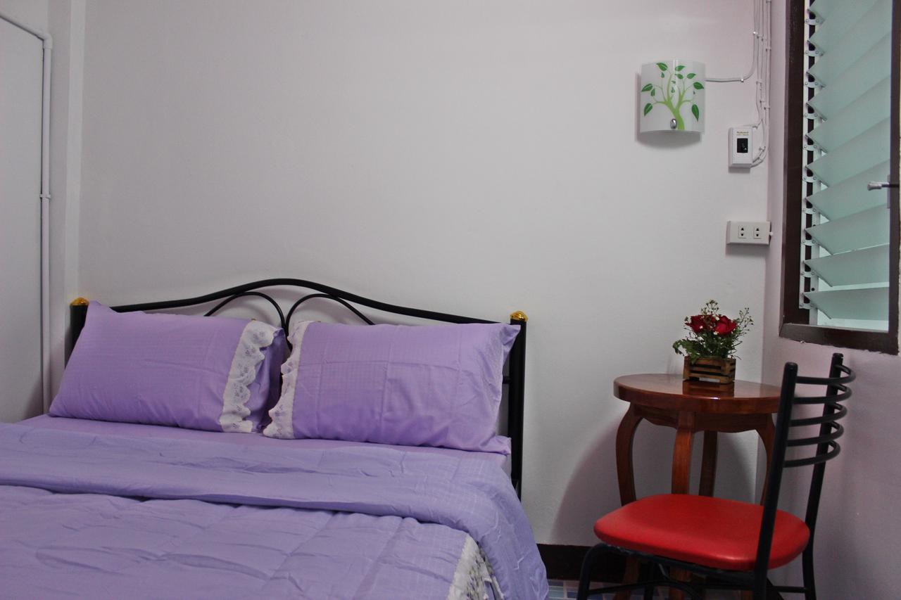 Home Base Hostel (Adults Only) Bangkok Exterior photo